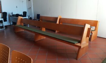 Kirchenbänke suchen ein Zuhause!
